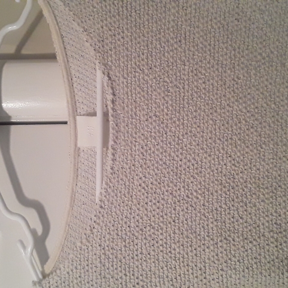 SALE.   H&M Long Sleeve Sweater NWOT.  WAS 18.00 NOW 15.00 - Picture 2 of 5